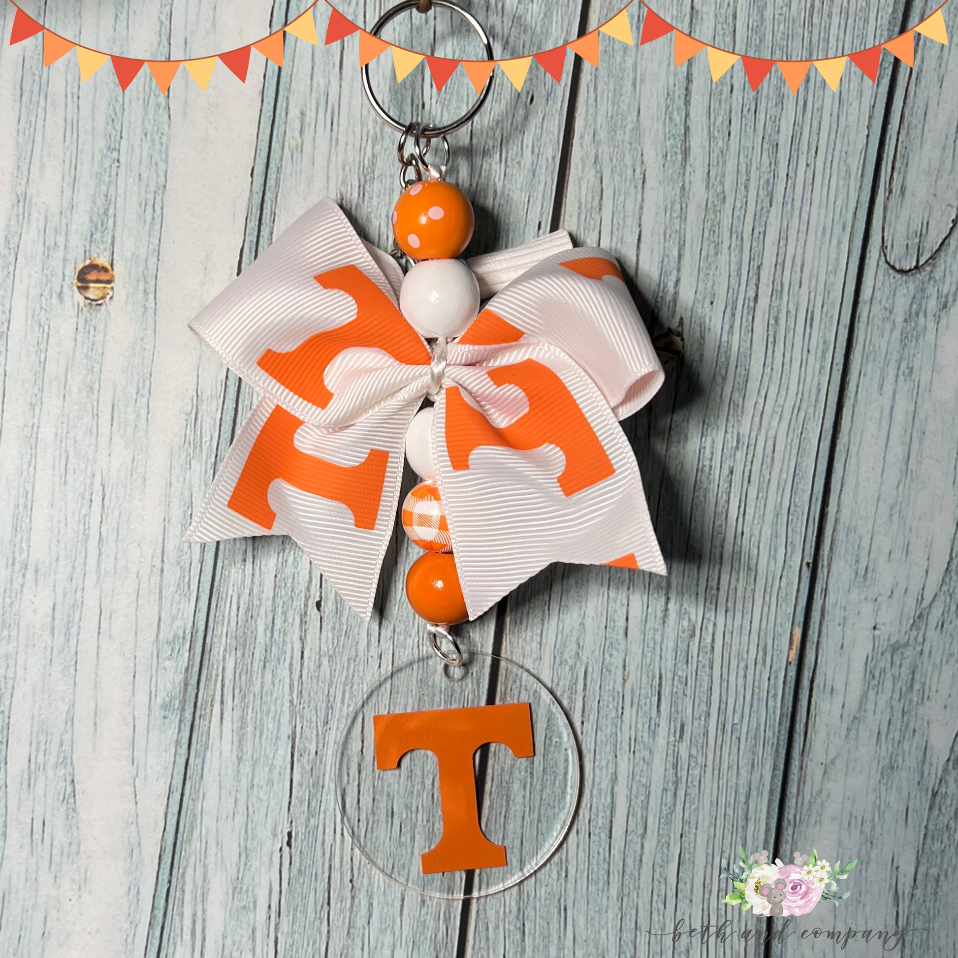 Tennessee Keychain with Bow - Beth and Company