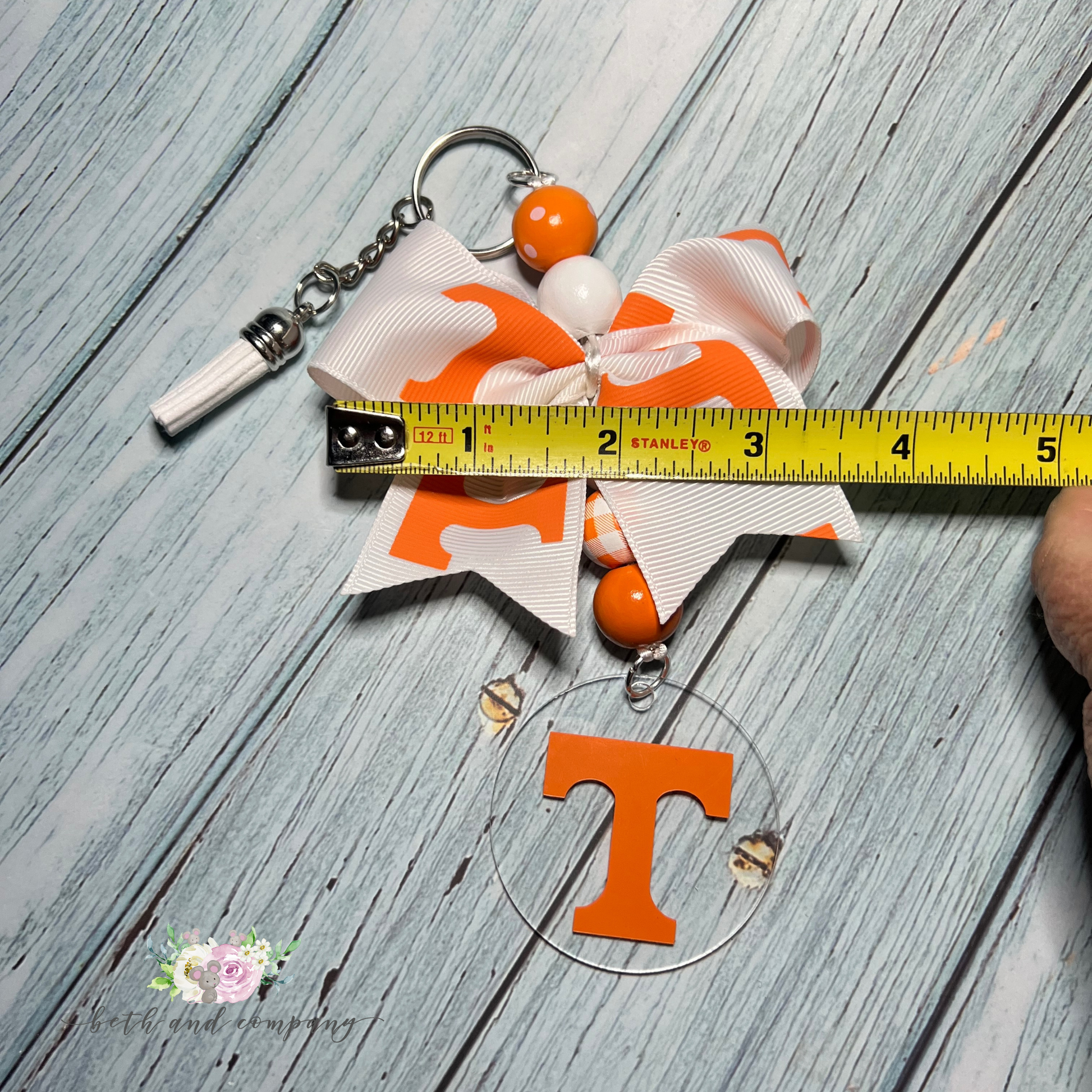 Tennessee Keychain with Bow - Beth and Company