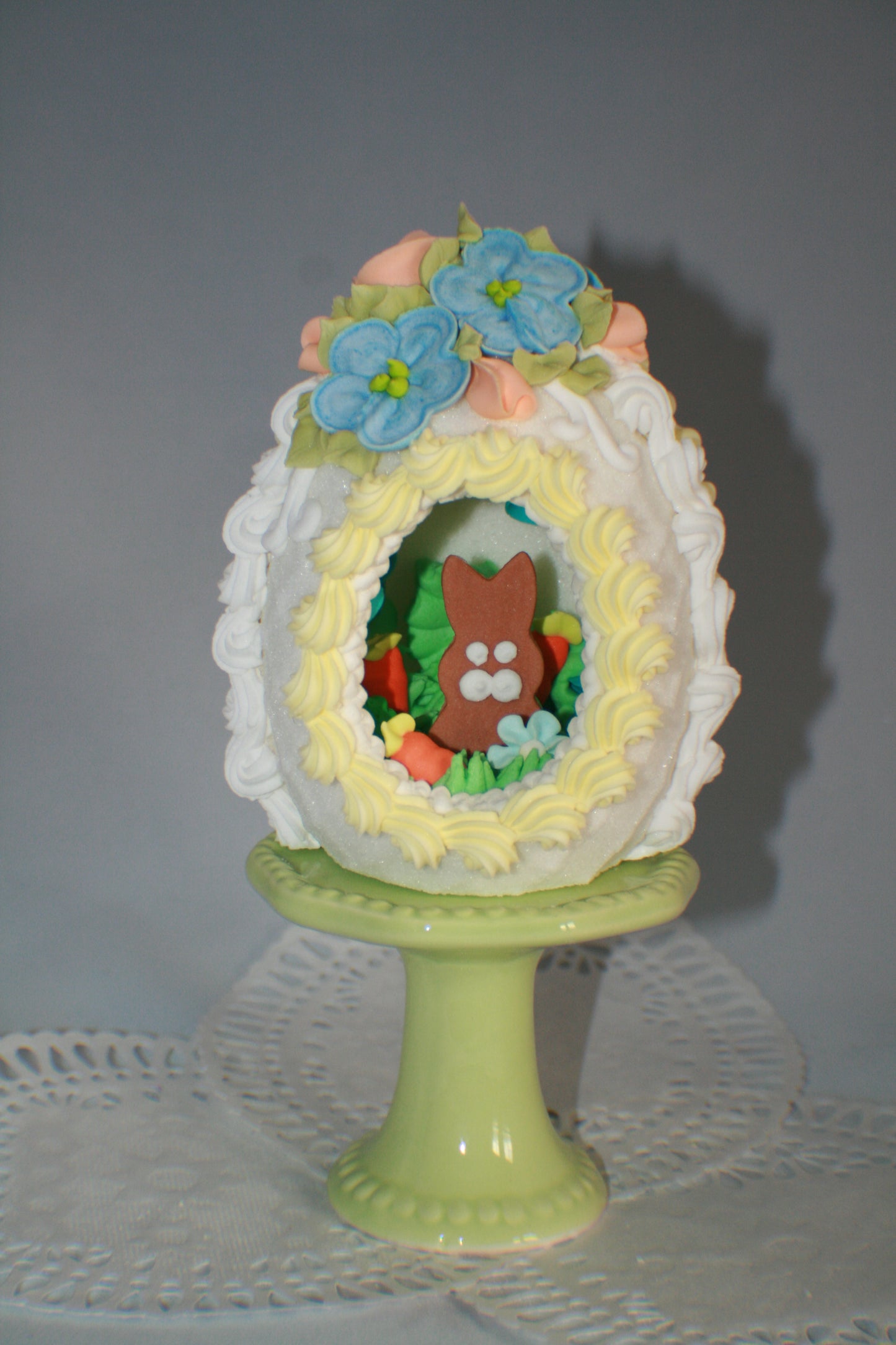 Sugar Eggs, Small Upright White Sugar Egg with Lattice Design and Brown Bunny - Beth and Company