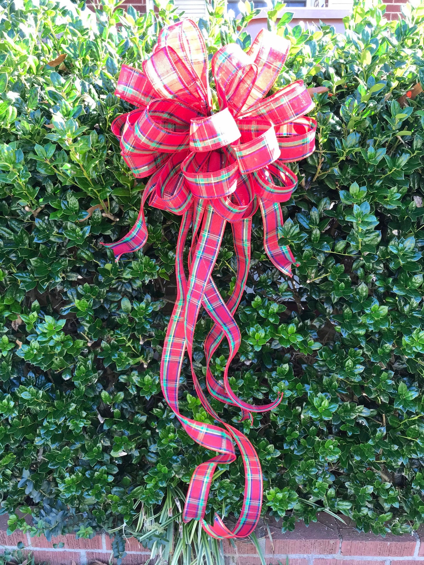 Christmas Bow, Traditional Christmas Plaid 10 Inch Round wreath bow with tails, Lantern bow for the holidays