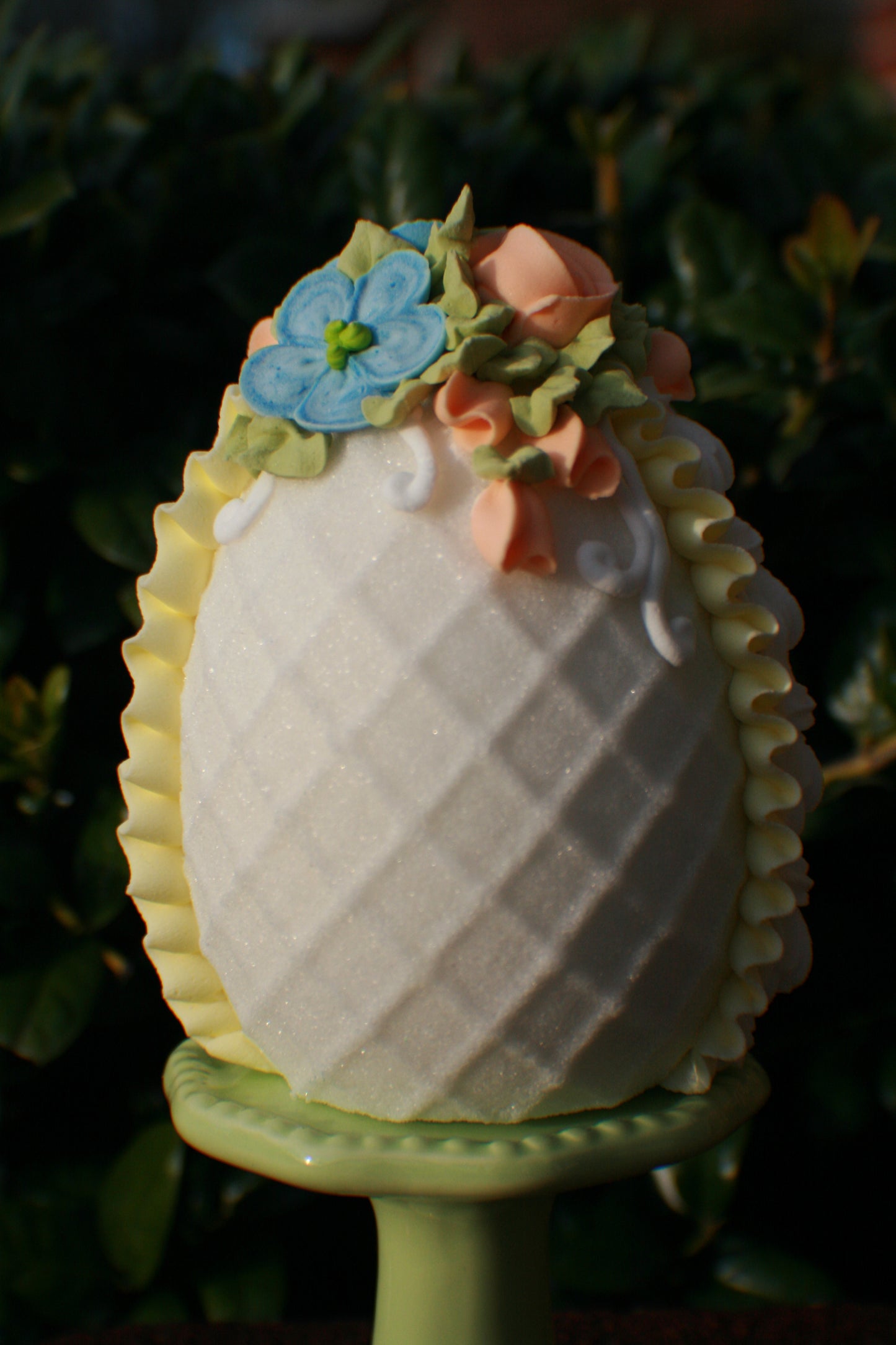 Sugar Eggs, Small Upright White Sugar Egg with Lattice Design and Brown Bunny