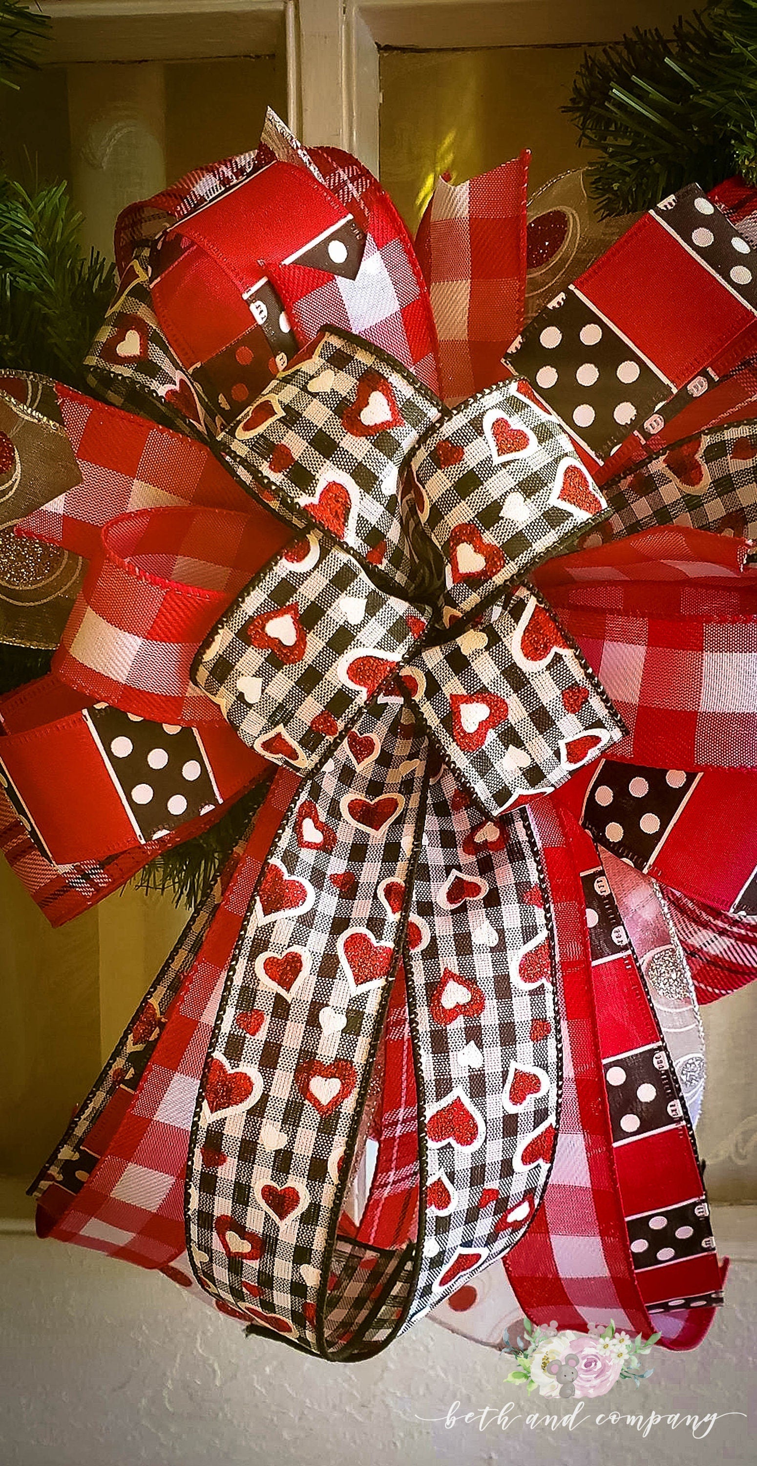 Farmhouse Valentine's Day Black and White Buffalo Plaid Wreath with Ga –  Beth and Company